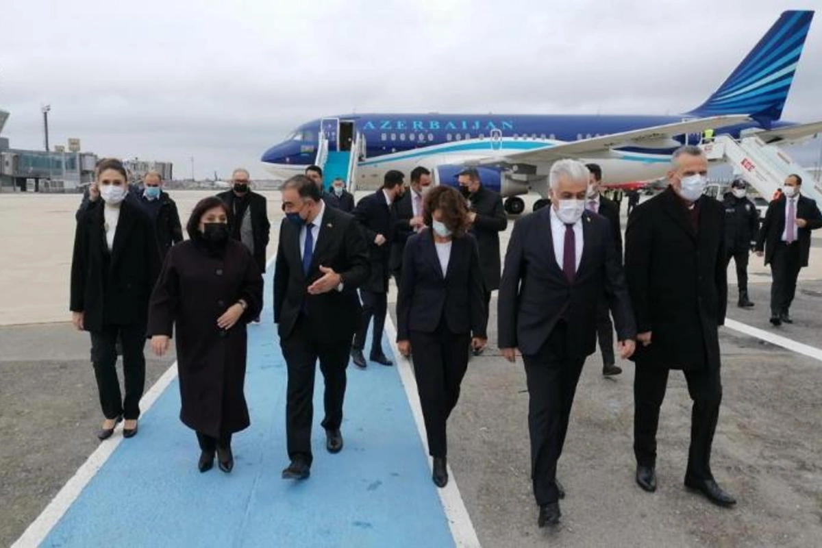 Milli Məclisin sədri Türkiyəyə getdi — FOTO