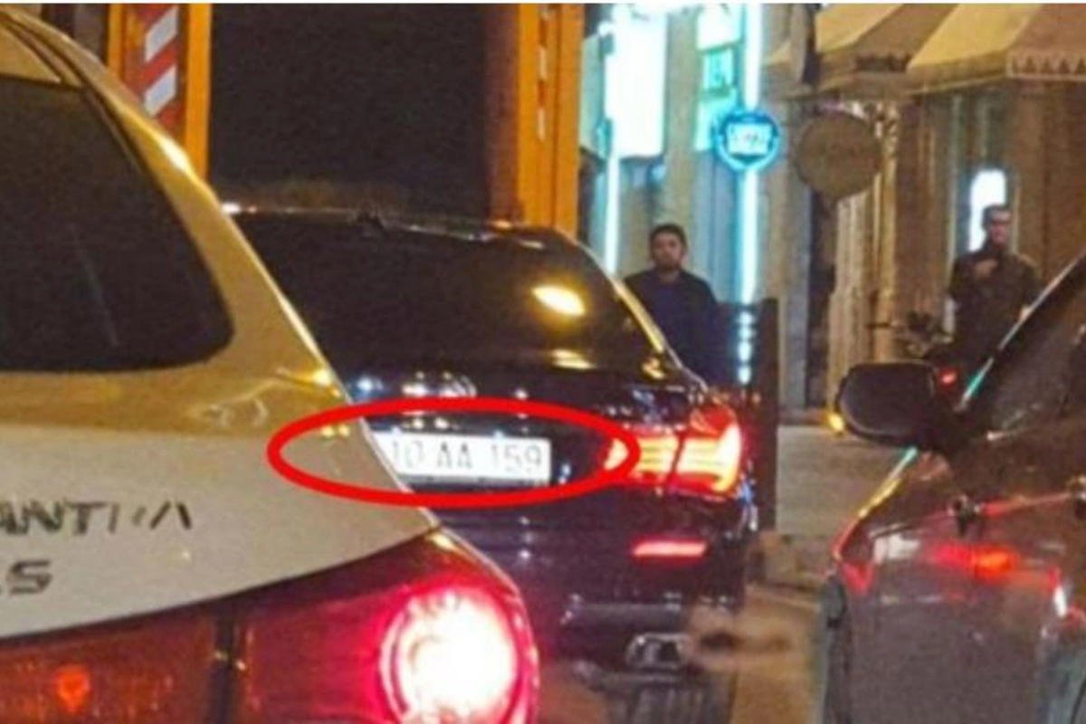 “AA” seriyalı avtomobillər qanunu necə pozur? — FOTOFAKT