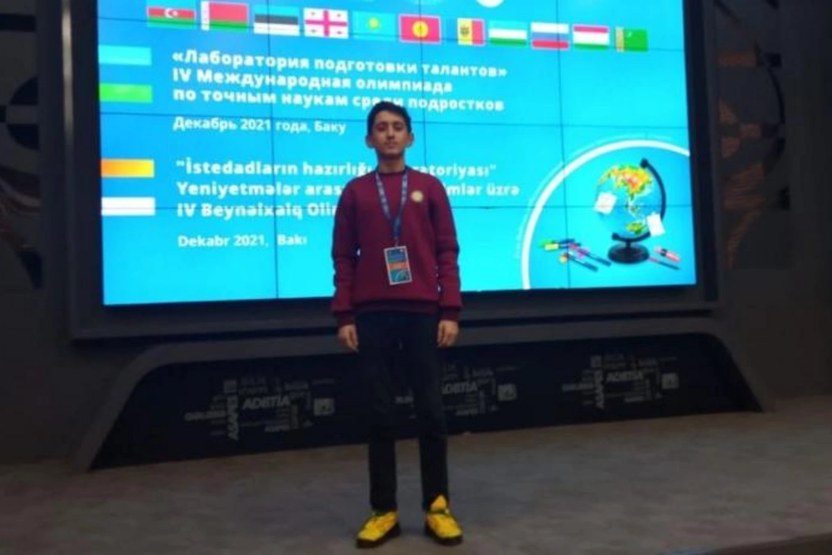 Beynəlxalq Olimpiadada II yeri tutan şagird mükafatlandırıldı — FOTOLAR