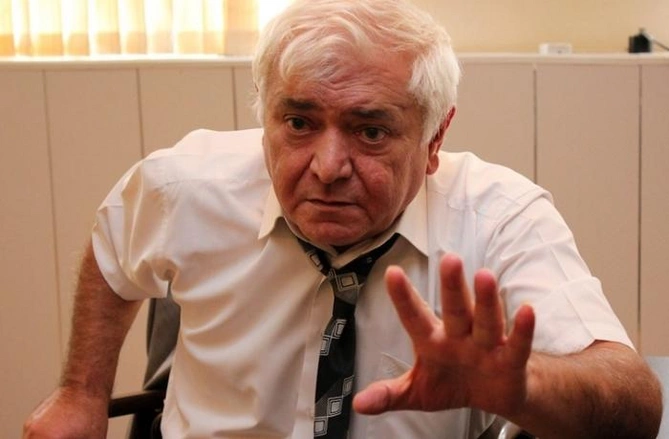 Deputat: Sən də Baş Qərargah rəisi işləsən, elə durarsan... Deputat: Sən də Baş Qərargah rəisi işləsən, elə durarsan...