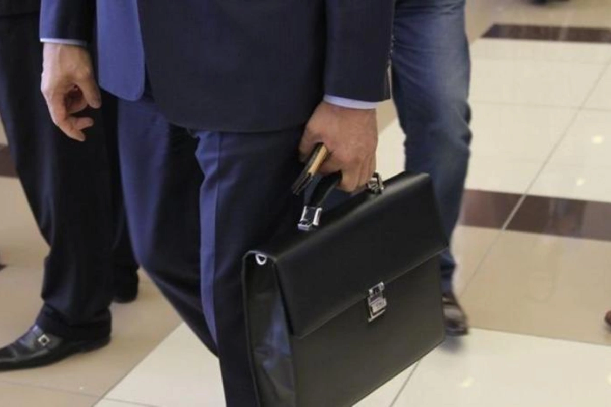 Azərbaycanda məmur vəzifə başında qəfildən öldü