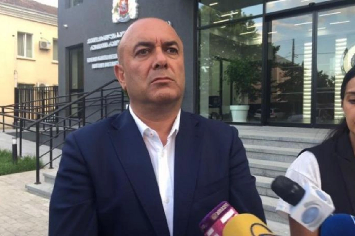 Sabiq deputatın evi qarət edildi