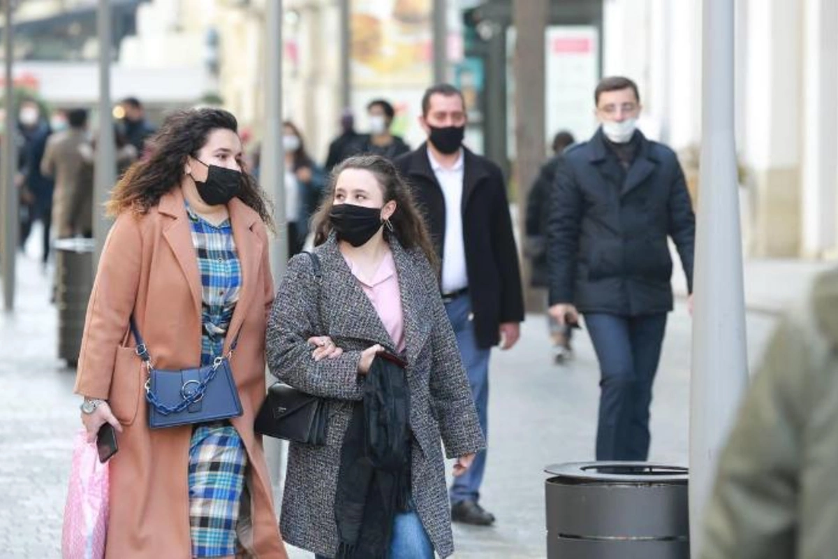 Açıq havada maska taxmaq tam absurddur — Professor
