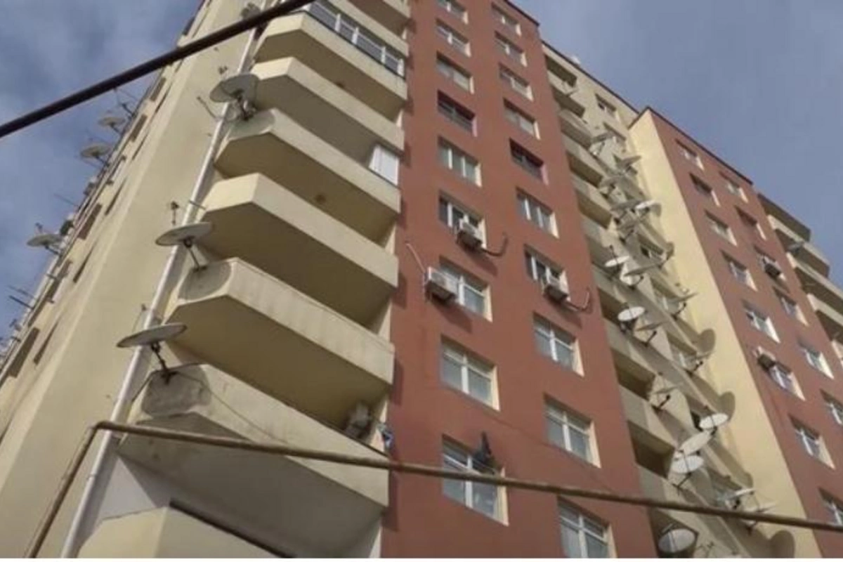 Abşeronda bir mənzil iki nəfərə satıldı — VİDEO