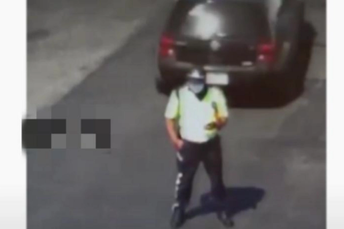Bakıda geriyə hərəkət edən maşın yol polisini belə vurdu — ŞOK VİDEO