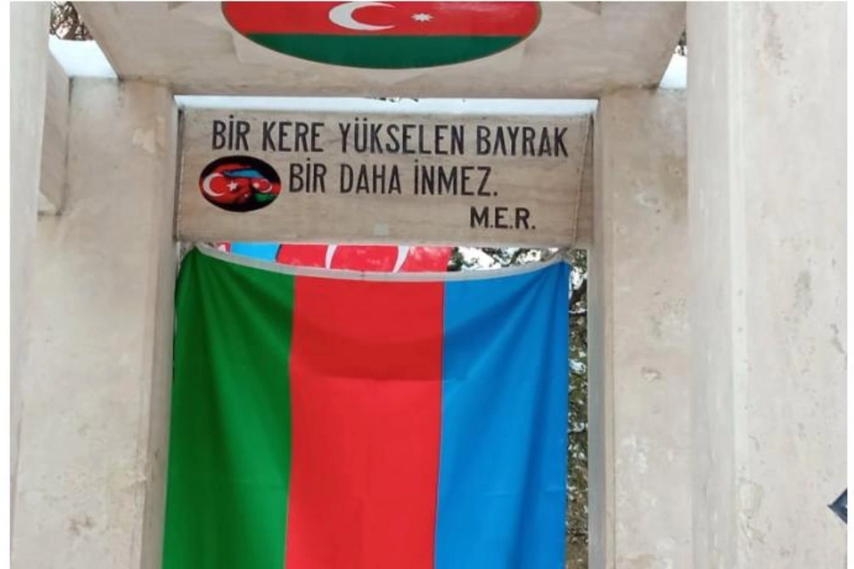 Azərbaycanlı jurnalistlər Rəsulzadə ilə Atatürkün məzarlarını ziyarət etdi — FOTOLAR