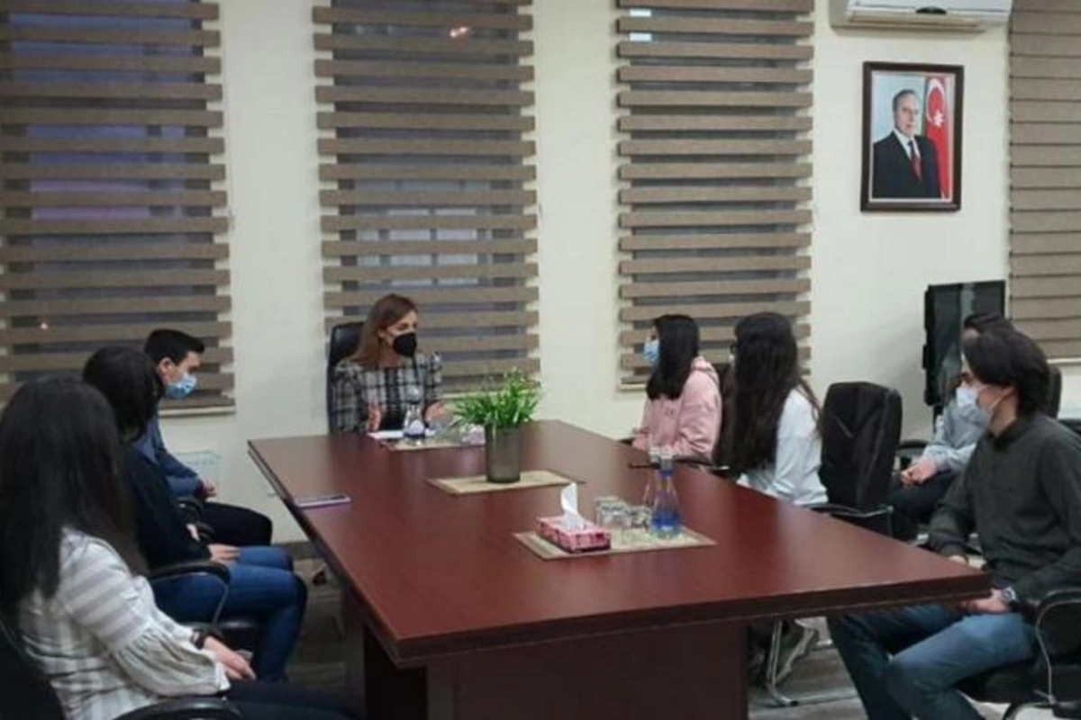 Könül Nurullayeva Prezident təqaüdçüsü olan gənclərlə görüşdü — FOTOLAR