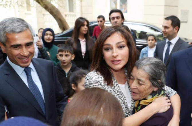 Mehman Əliyev: “Heydər Əliyev Fondu Azərbaycanın ümumbəşəri irsin qorunub saxlanmasına dəyərli töhfə verir” Mehman Əliyev: “Heydər Əliyev Fondu Azərbaycanın ümumbəşəri irsin qorunub saxlanmasına dəyərli töhfə verir”