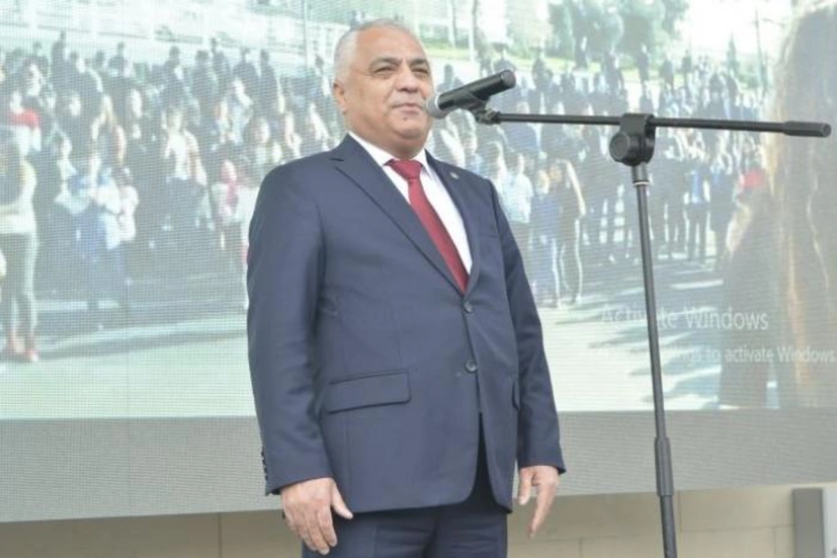 “İcra başçısı 200 nəfərin kartını mənimsəyib” — VİDEO