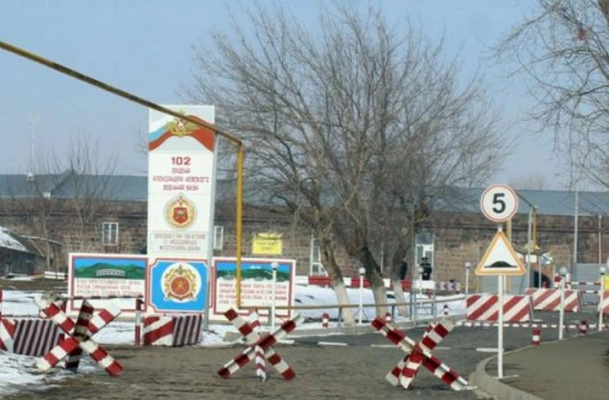 Azərbaycanla sərhəddə rus qoşunlarının yerləşdirilməsi planı Yerevanda etirazla qarşılandı
