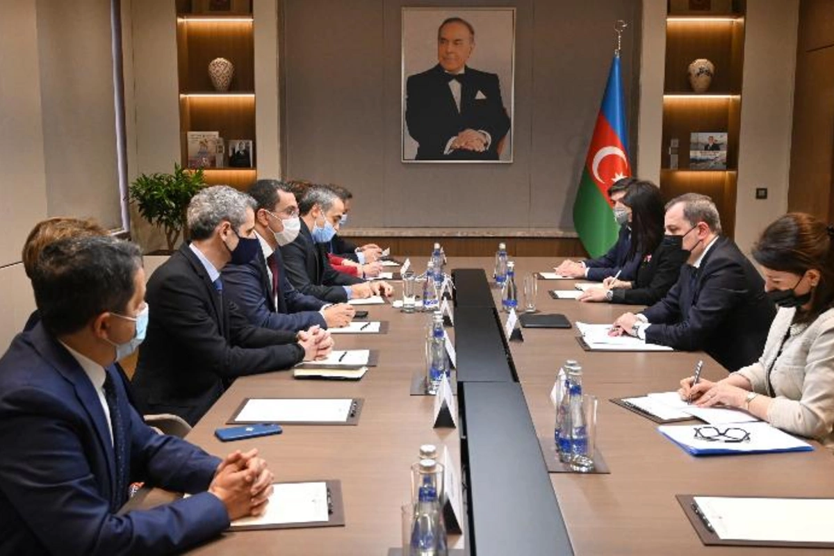Ceyhun Bayramov fransalı deputatları bölgədəki son proseslərlə bağlı məlumatlandırdı — FOTO