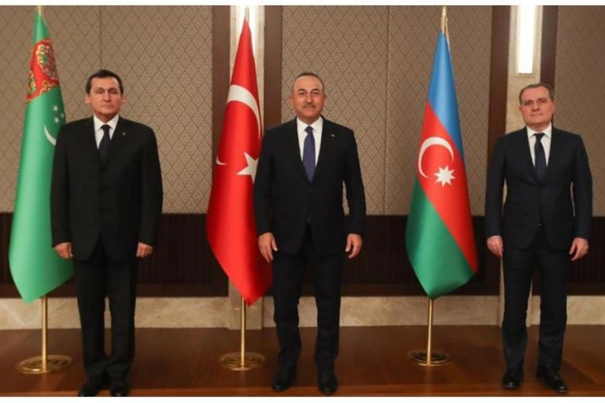 XİN başçılarının üçtərəfli görüşündən sonrakı brifinq — CANLI