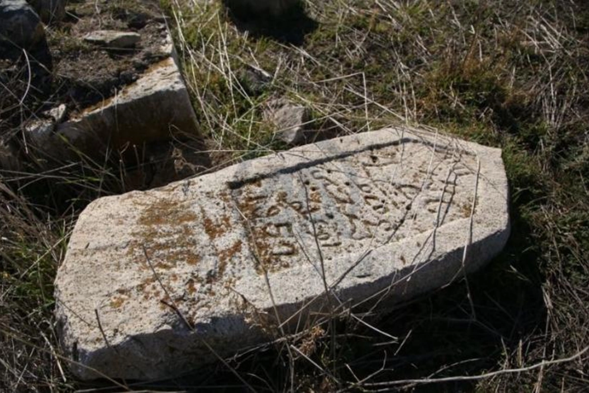 Qarabağda dağıdılmış qəbirlər: erməni vandallığının şahidləri — FOTOLAR