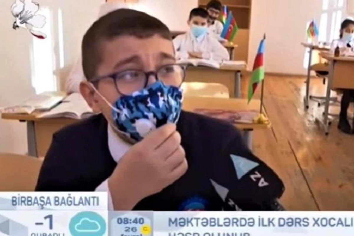 Xocalı soyqırımından danışan şagird göz yaşlarına boğuldu — VİDEO