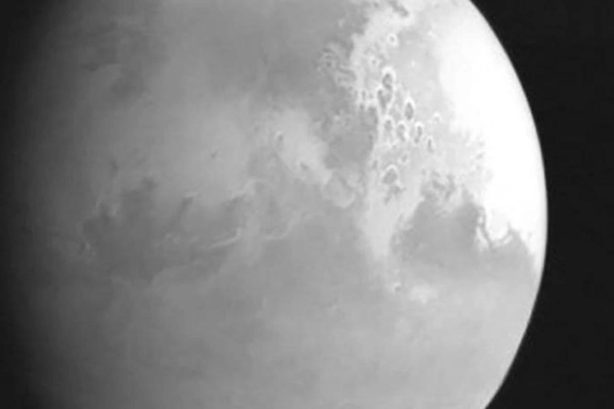 “Roscosmos” Marsda nəhəng tornadoların fotosunu yayımladı