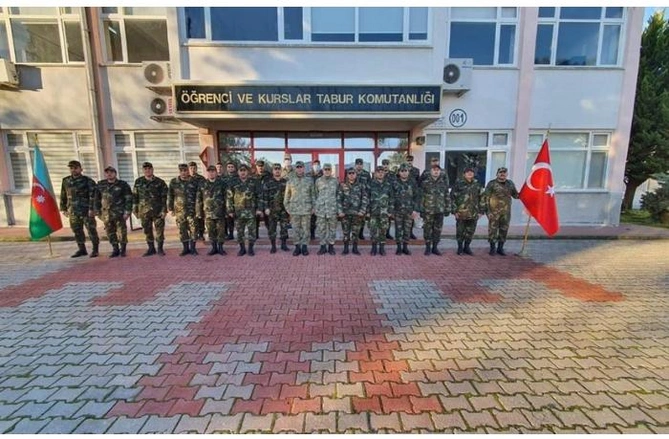 Türkiyə Azərbaycana 10 minaaxtaran it hədiyyə etdi Türkiyə Azərbaycana 10 minaaxtaran it hədiyyə etdi