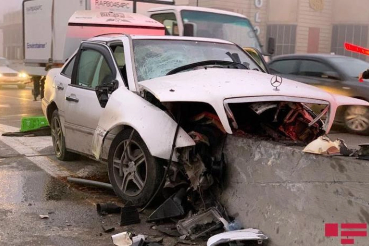 Bakıda sürücünün yuxulaması qəzaya səbəb oldu