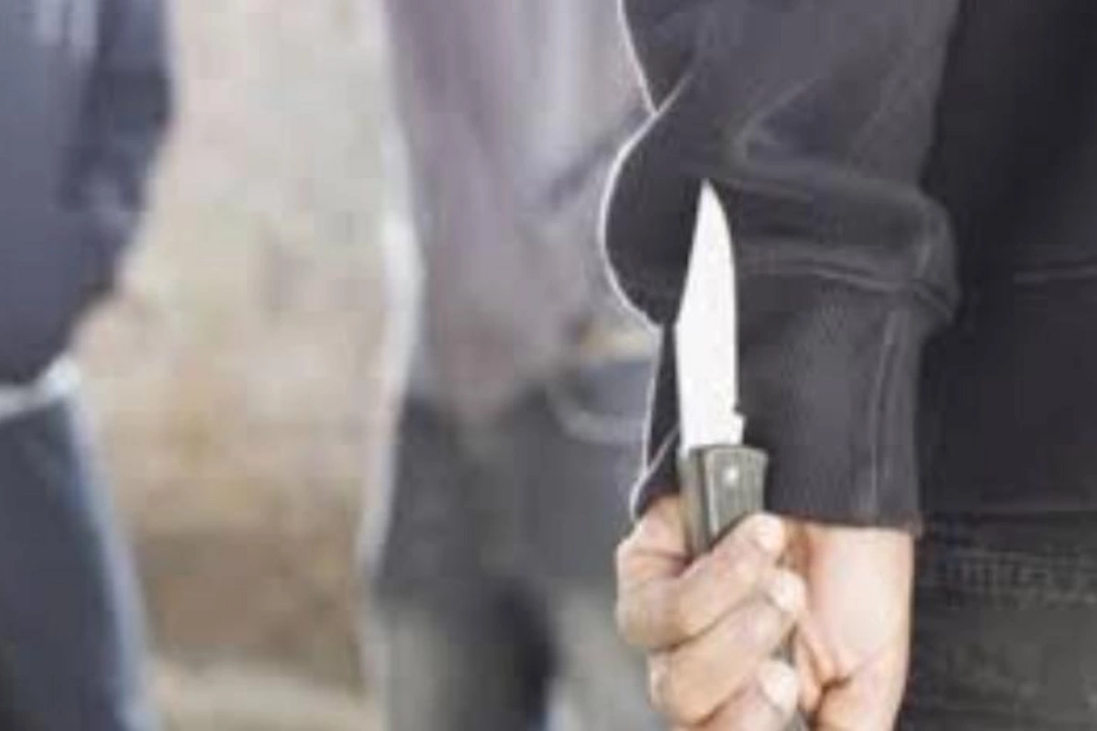Bakıda gənc oğlan kürəyindən bıçaqlandı