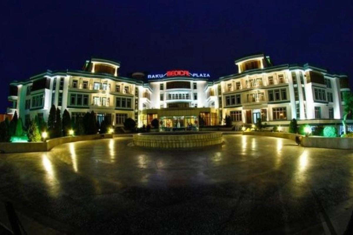 “Baku Medical Plaza”da yanğın oldu — FOTO