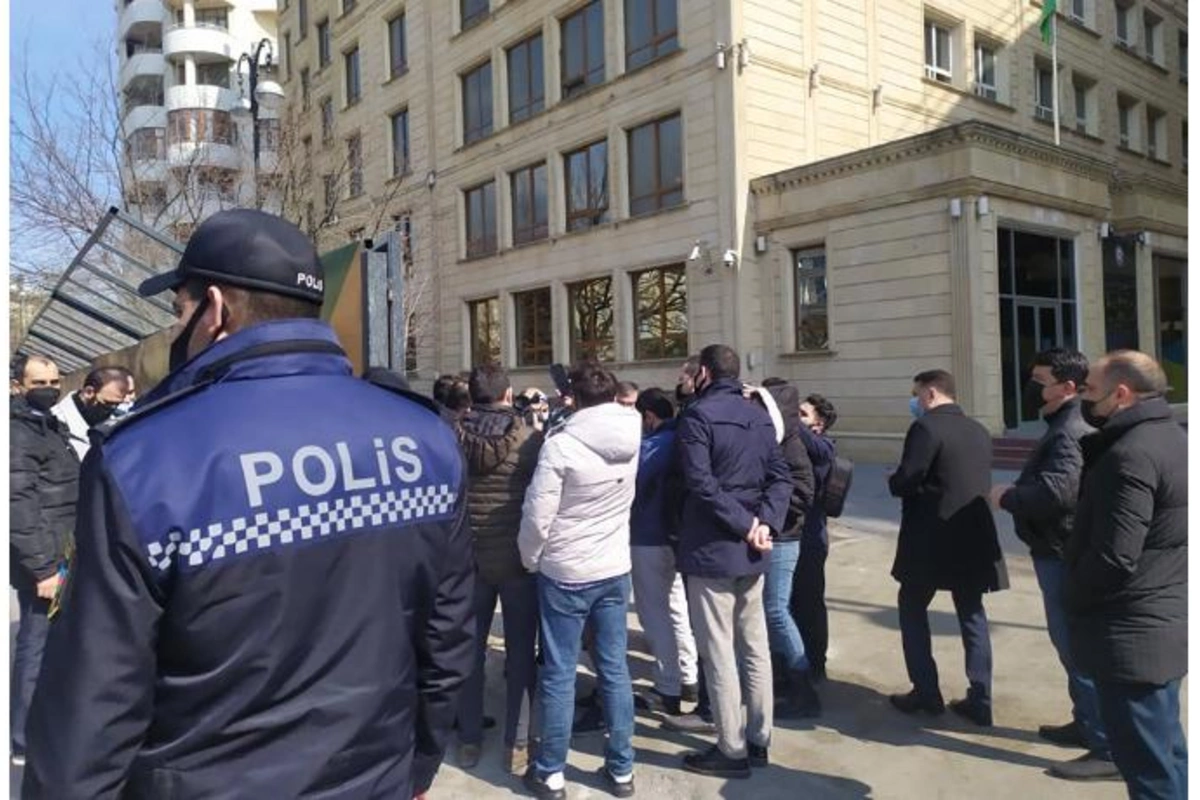 Sahibkarlar Dövlət Gömrük Komitəsinə etiraz edirlər — FOTOLAR