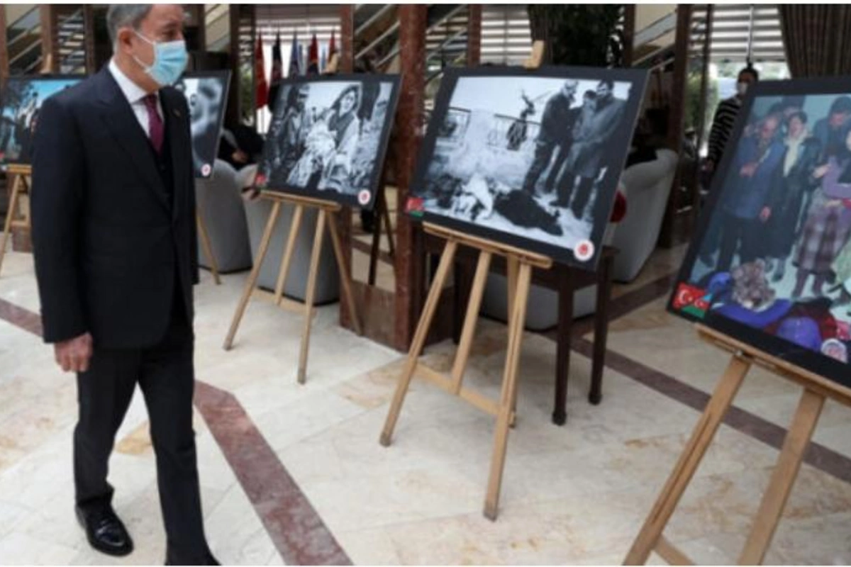 Hulusi Akar Xocalı sərgisində: “Bu qətliamı əsla unutmayacağıq”