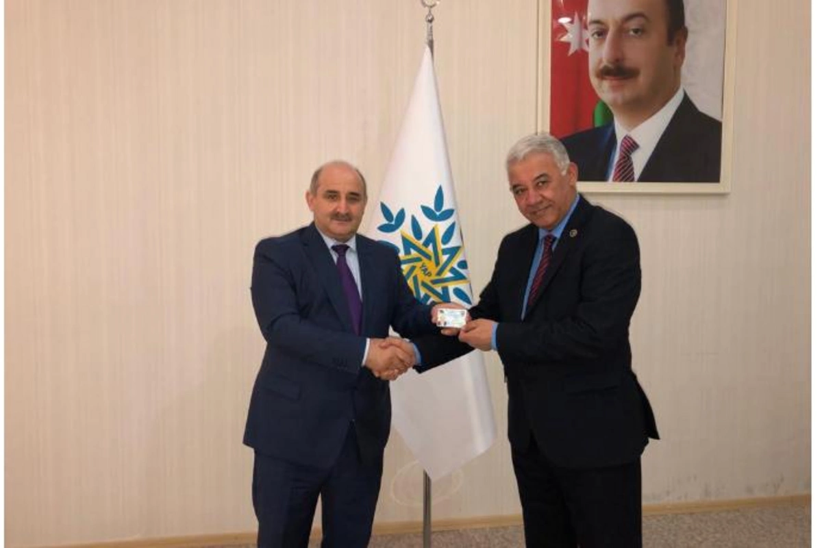 Çingiz Qənizadəyə YAP-ın vəsiqəsi verildi