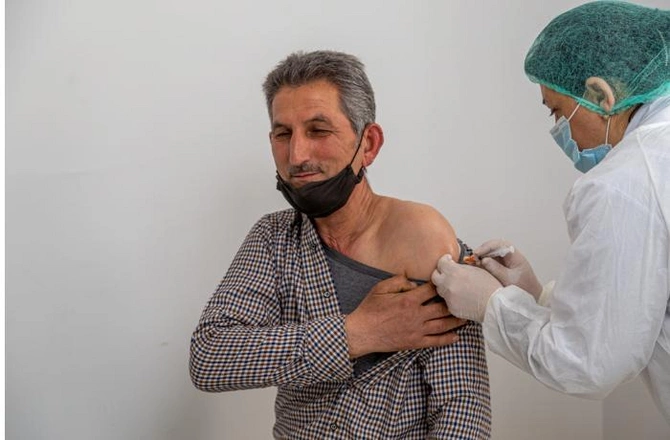 Salyanda COVID-19 infeksiyasına qarşı vaksinasiya uğurla davam etdirilir — FOTOLAR Salyanda COVID-19 infeksiyasına qarşı vaksinasiya uğurla davam etdirilir — FOTOLAR