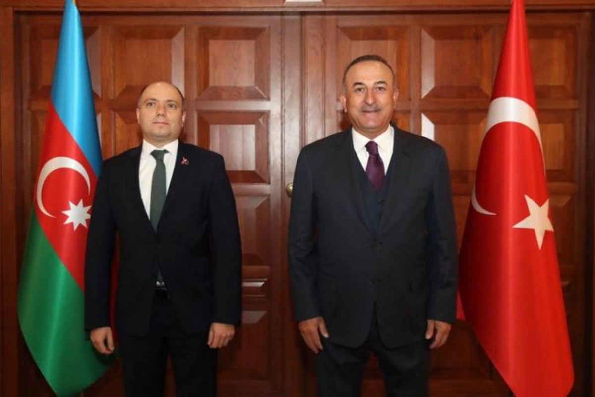 Mövlud Çavuşoğlu Anar Kərimov ilə görüşdü