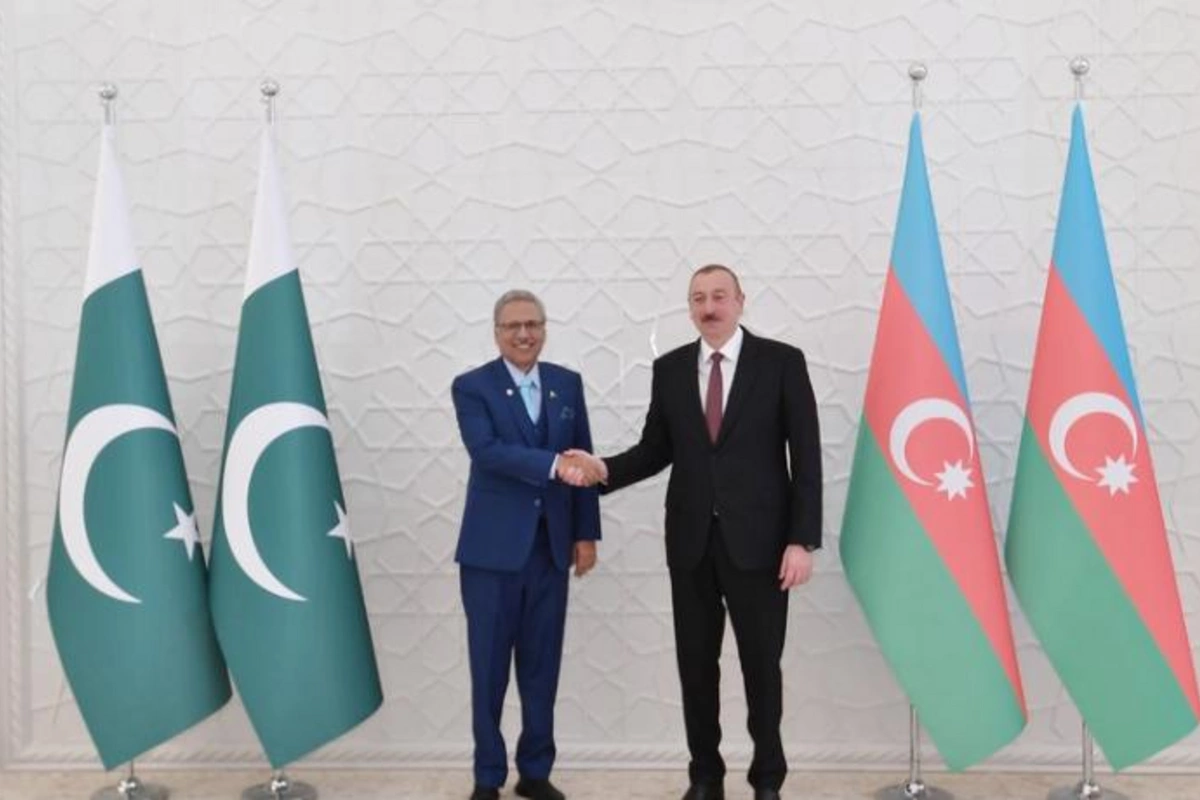 İlham Əliyev Pakistanın dövlət başçısını təbrik etdi