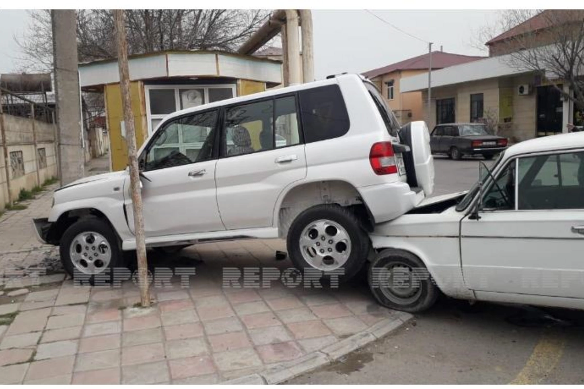 Salyanda yol qəzasında iki avtomobil toqquşdu — FOTO