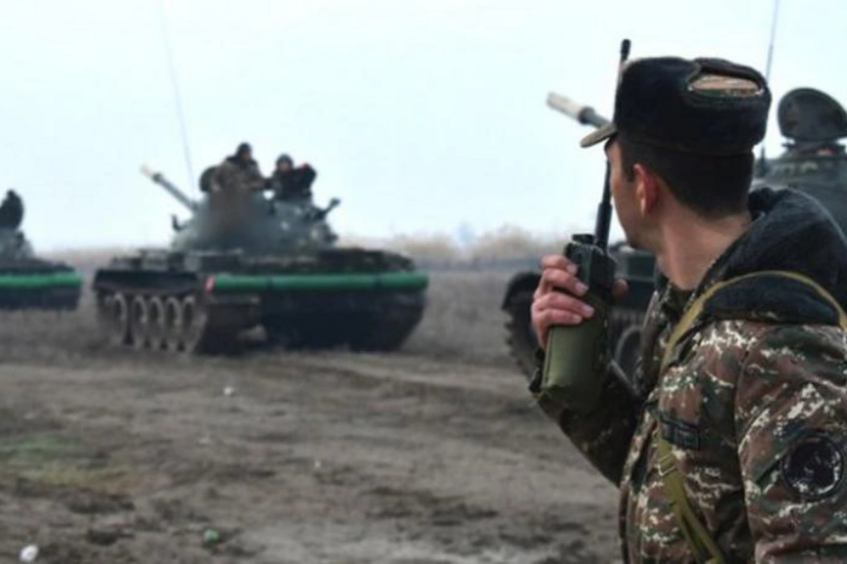 Qarabağda tanklarının böyük qismini itirən Ermənistan köhnə T-55 tanklarını təlimə çıxardı — FOTO
