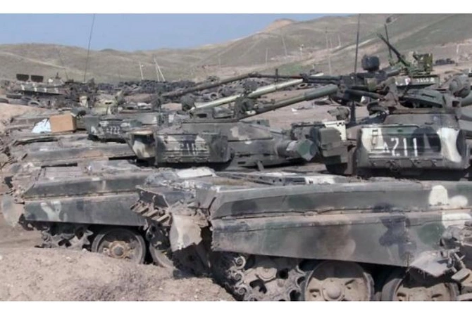 Qarabağda tanklarının böyük qismini itirən Ermənistan köhnə T-55 tanklarını təlimə çıxardı — FOTO
