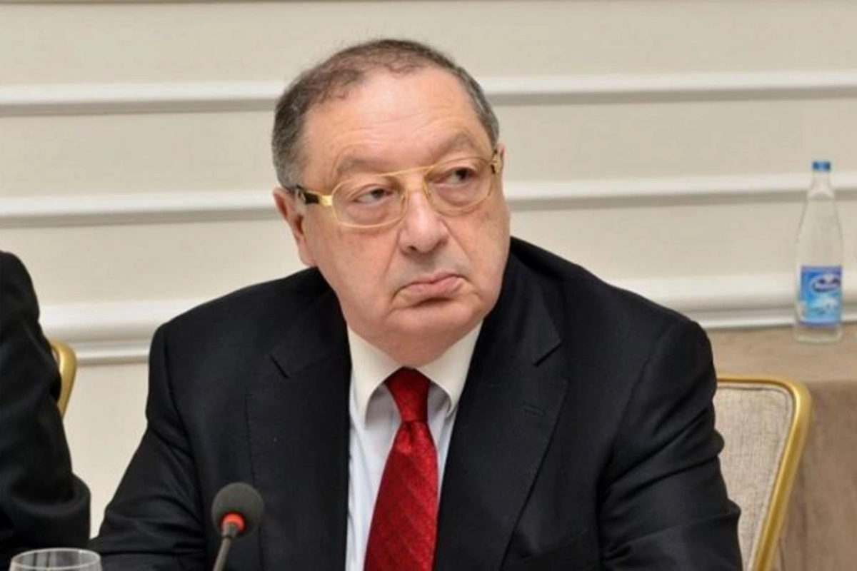 Prezident Cəmil Əliyevi təltif etdi