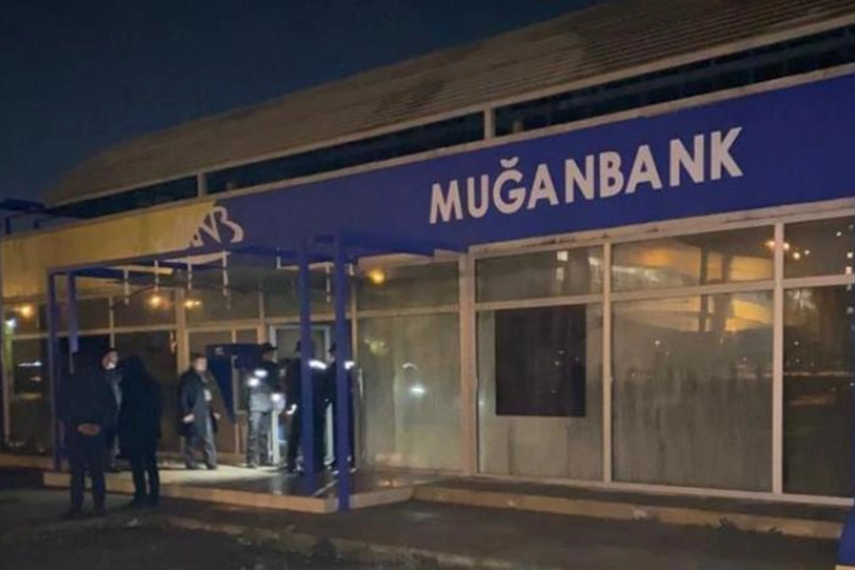 “Muğan Bank”da yanğın — FOTO