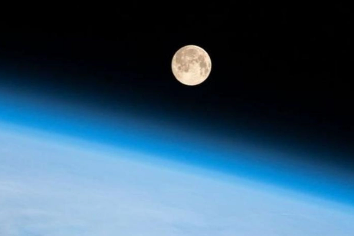 NASA Aya ilk qadını növbəti 10 il ərzində göndərəcək