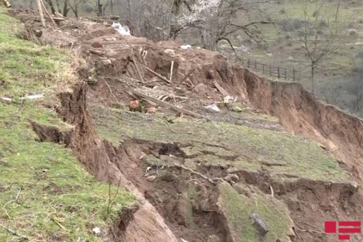 Astarada torpaq sürüşməsi — FOTO