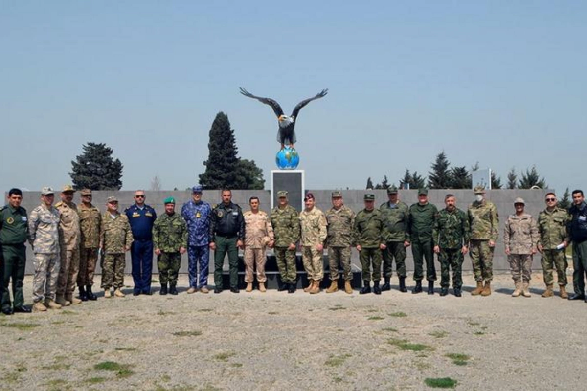 Xarici ölkələrin hərbi attaşeləri HHQ-nin hərbi hissəsini ziyarət etdi