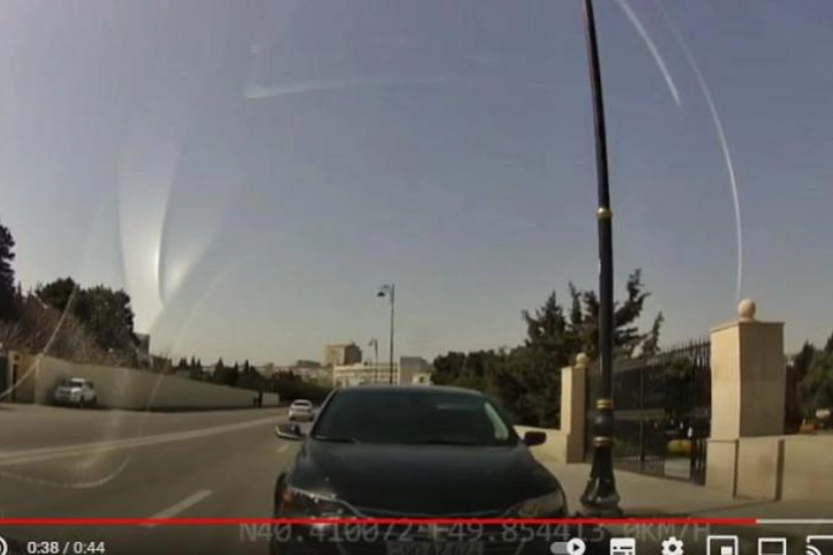 Bakıda prokuror və müavini yol hərəkəti qaydalarını belə pozdu — VİDEO