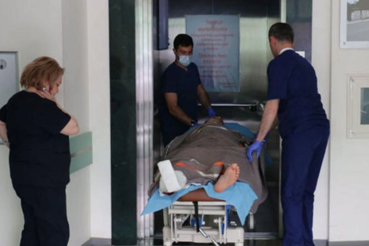 Hərbçilərimiz yaralanan erməni komandirini xilas etdi — FOTO