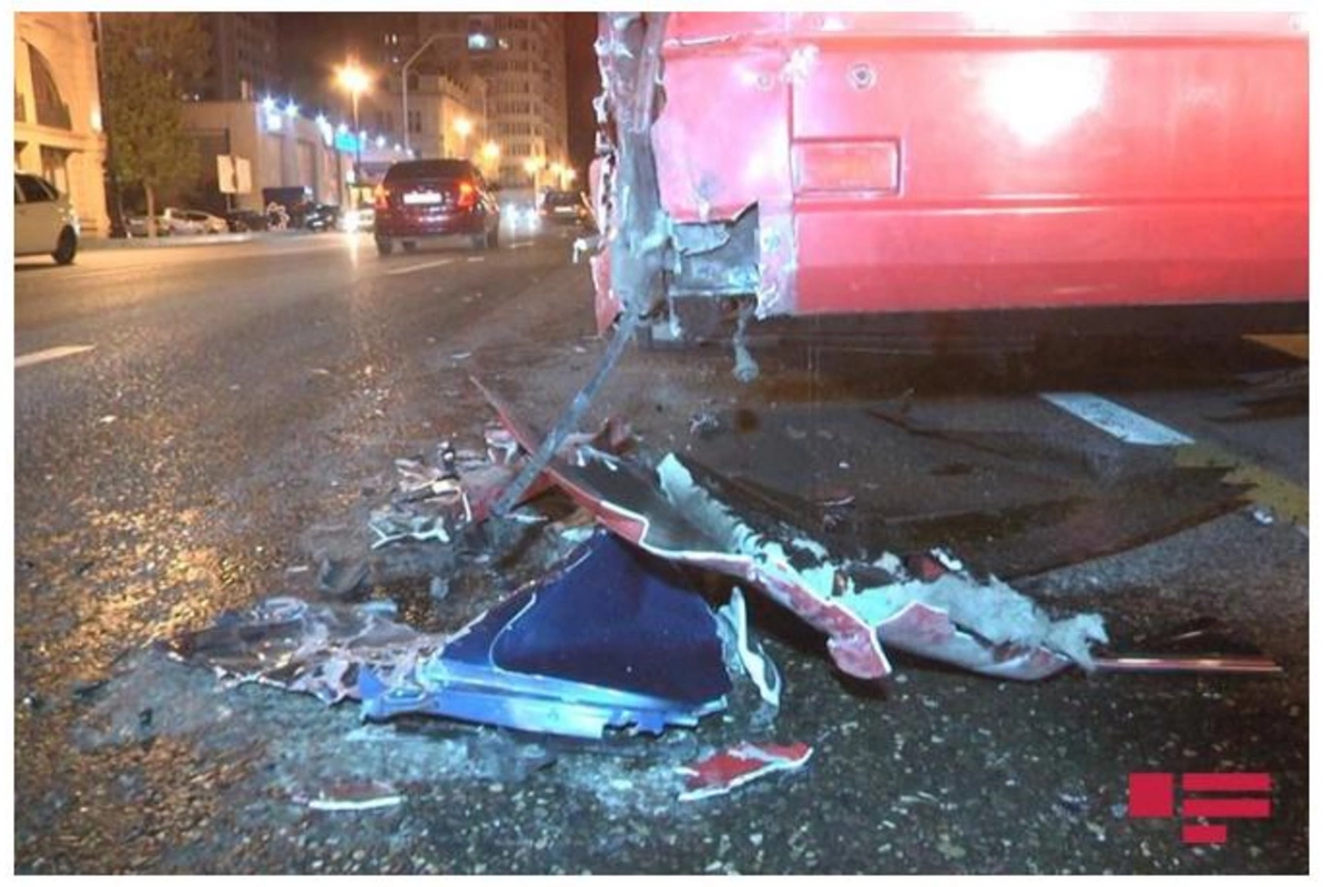 BakuBus qəzaya uğradı, xəsarət alan var — FOTOLAR