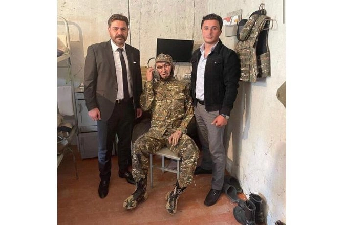 Kurtlar vadisinin aktyoru Hərbi Qənimətlər Parkında — FOTO Kurtlar vadisinin aktyoru Hərbi Qənimətlər Parkında — FOTO