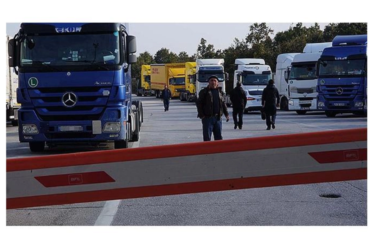Minlərlə türk TIR-ı həftələrdir Rusiya-Gürcüstan sərhədində qalıb — “Ruslar keçməyə icazə vermirlər...”