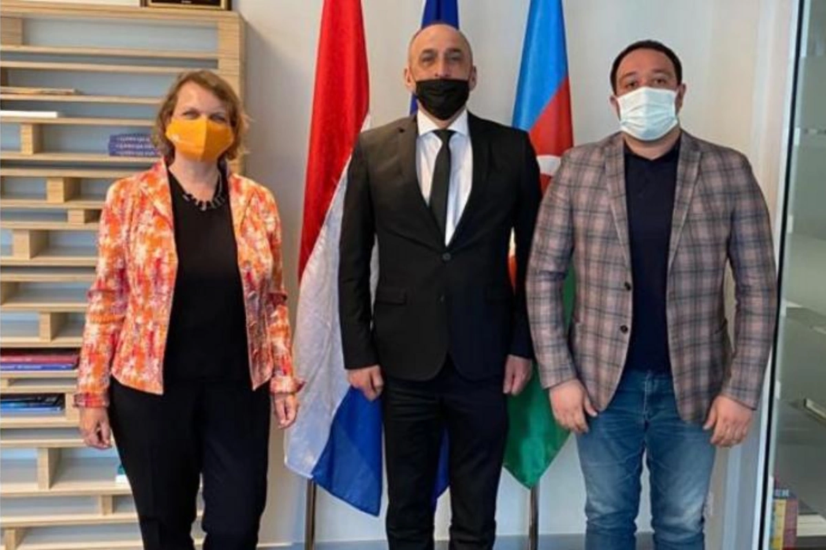 AAK rəhbəri Niderland Krallığının Azərbaycandakı səfiri ilə görüşdü