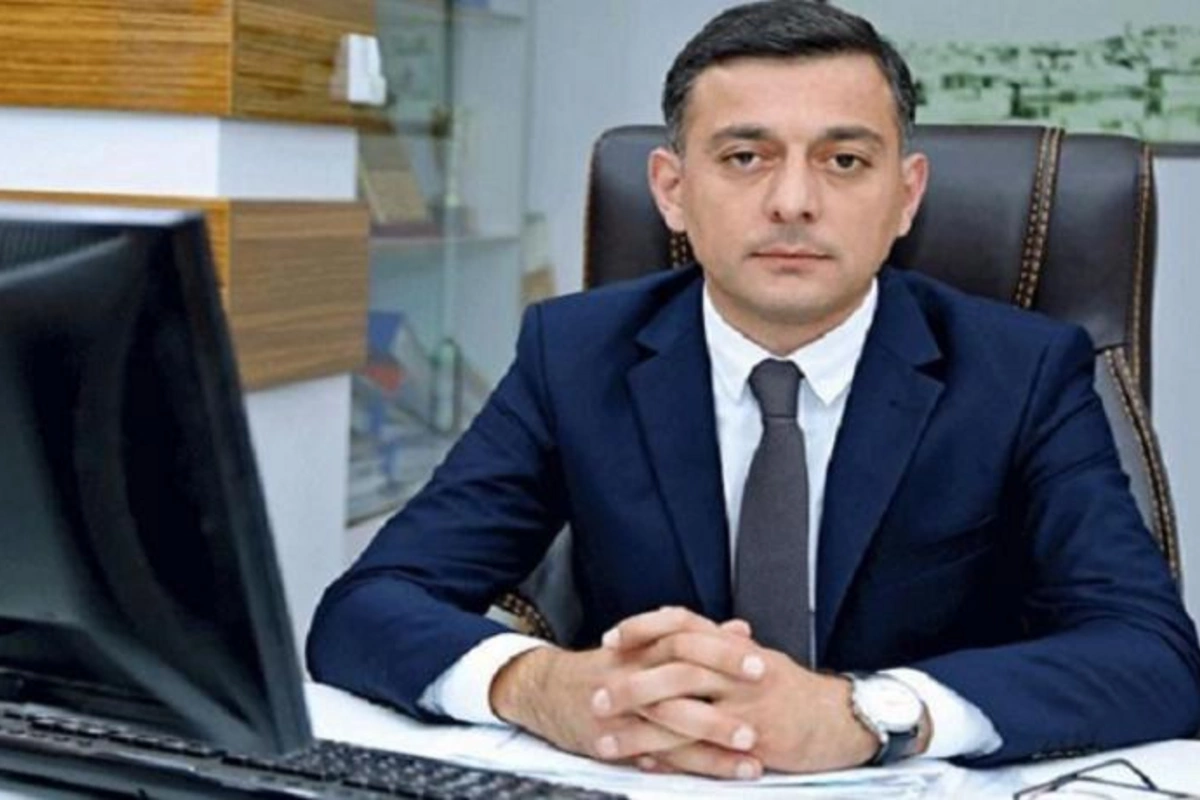 Milli Qəhrəmanın oğlu nazirlikdəki işindən ayrıldı