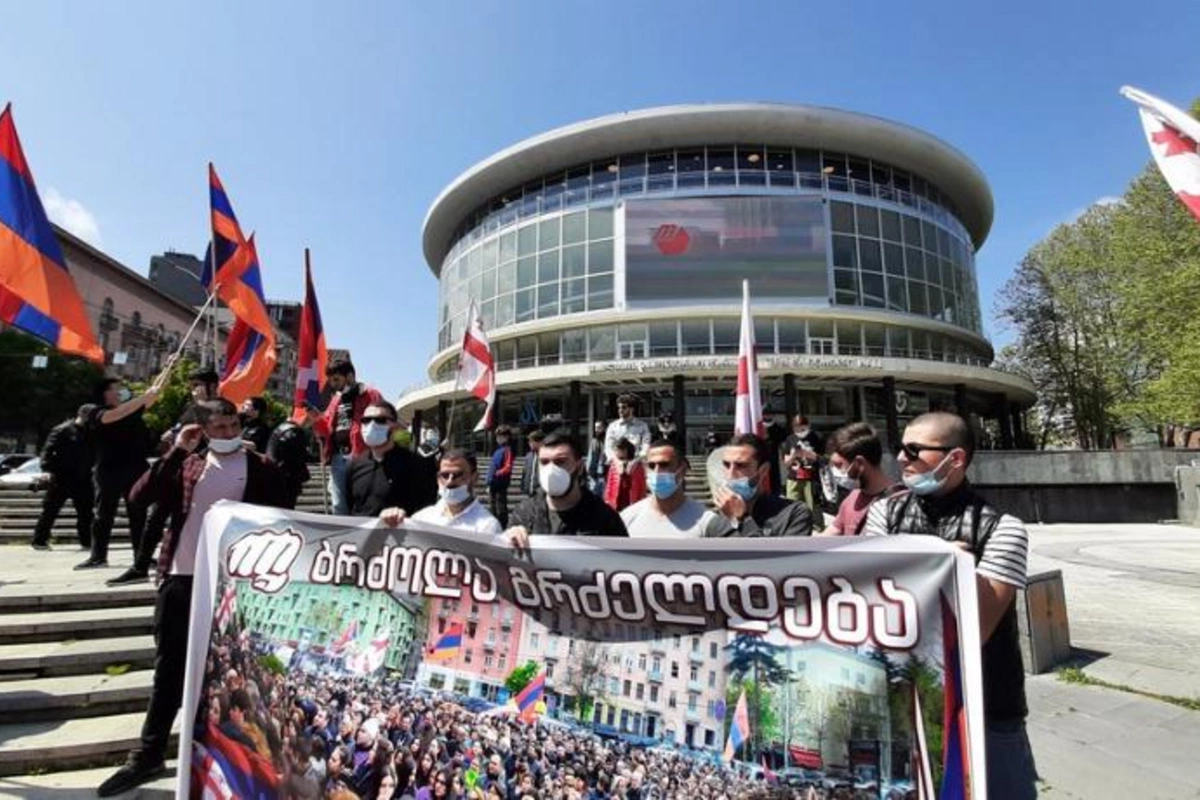 Ermənilər Tbilisidə Azərbaycan və Türkiyəyə qarşı təxribat törətdi — FOTOLAR