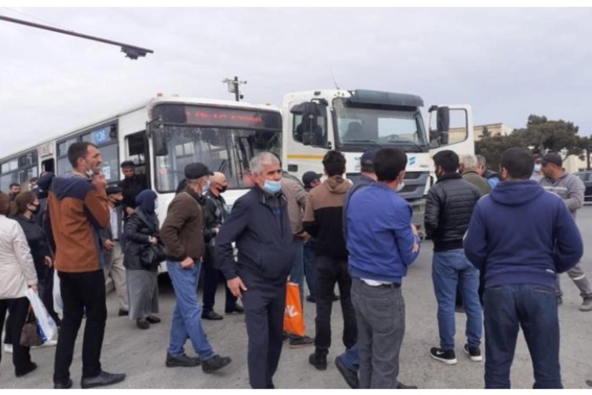 Bakıda sərnişin dolu avtobus qəzaya düşdü — FOTOLAR