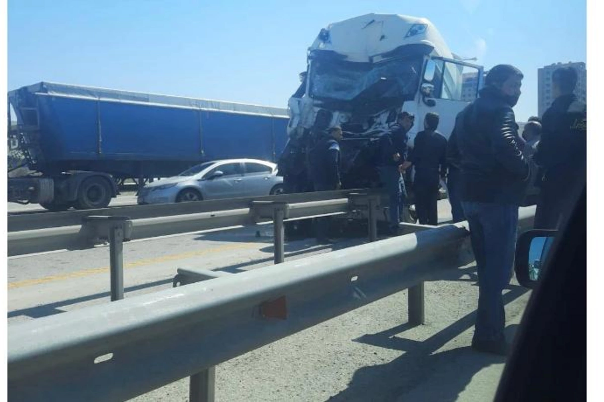 Bakı-Sumqayıt yolunda 2 TIR toqquşdu — FOTOLAR