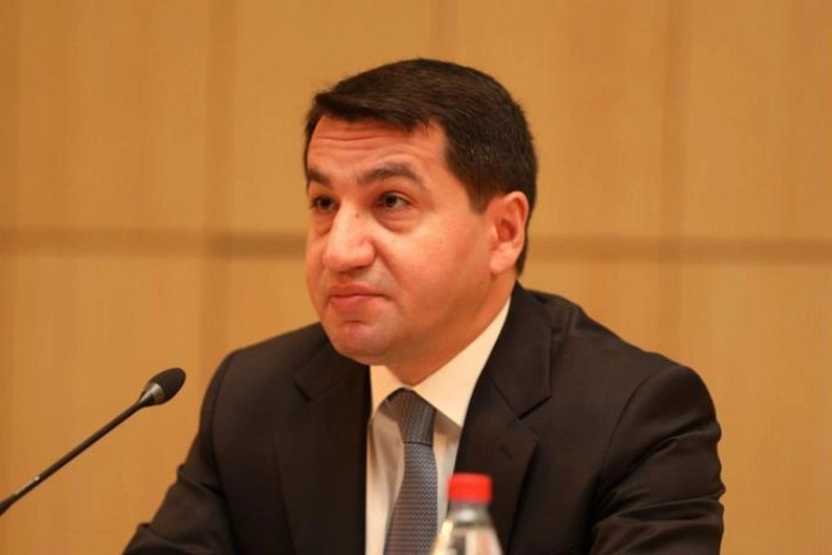 Hikmət Hacıyev İlham Əliyevi təbrik etdi — FOTO