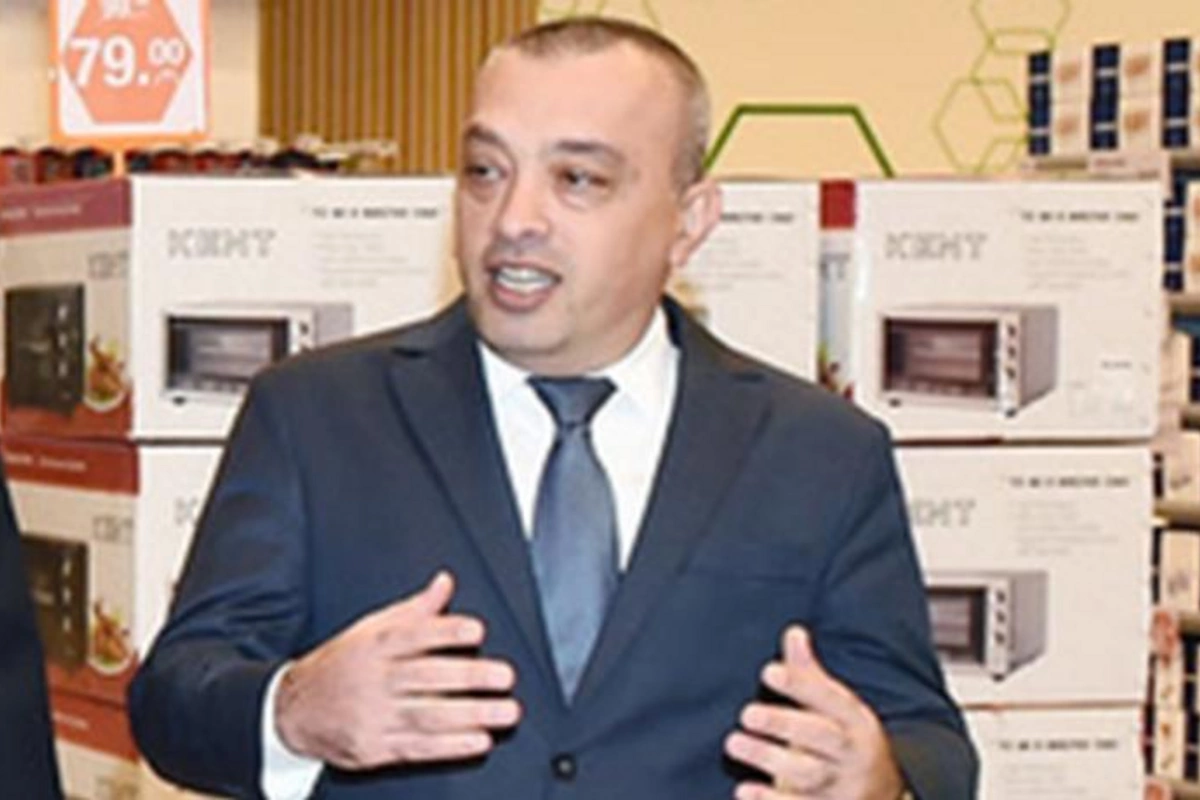 Zaur Mikayılov kollektivə təqdim edildi