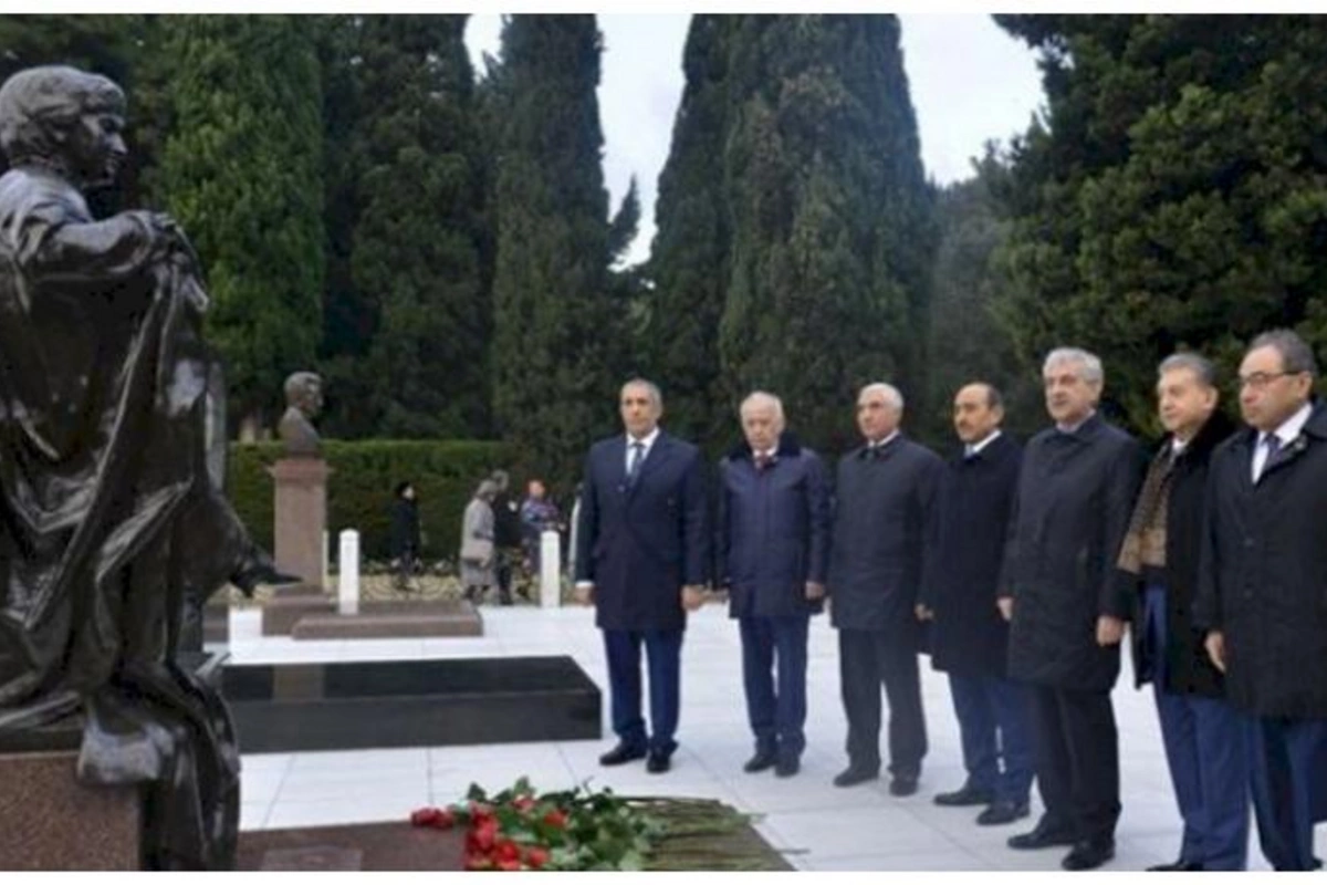 Hacıbala Abutalıbov işdən çıxarılandan sonra Fəxri Xiyabana getmir